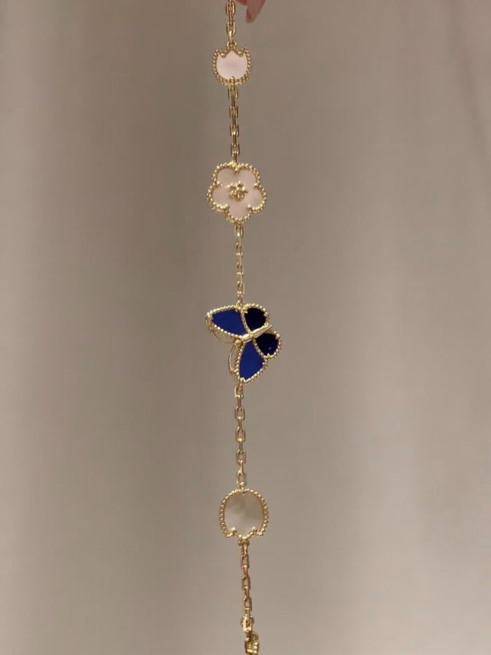 Van Cleef & Arpels Lucky Butterfly Bracelet - Picture 2 of 3